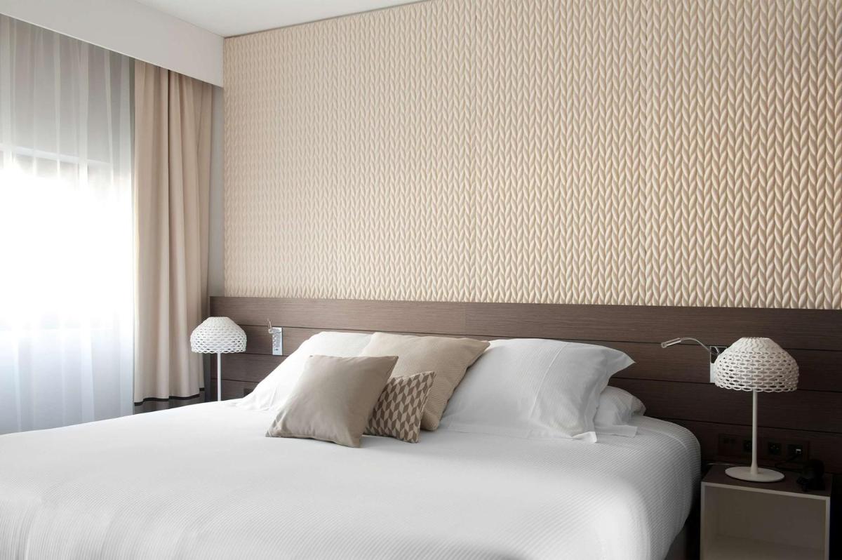 Un ou plusieurs lits dans un hébergement de l'établissement BW Premier Collection Le Saint Antoine Hotel et Spa