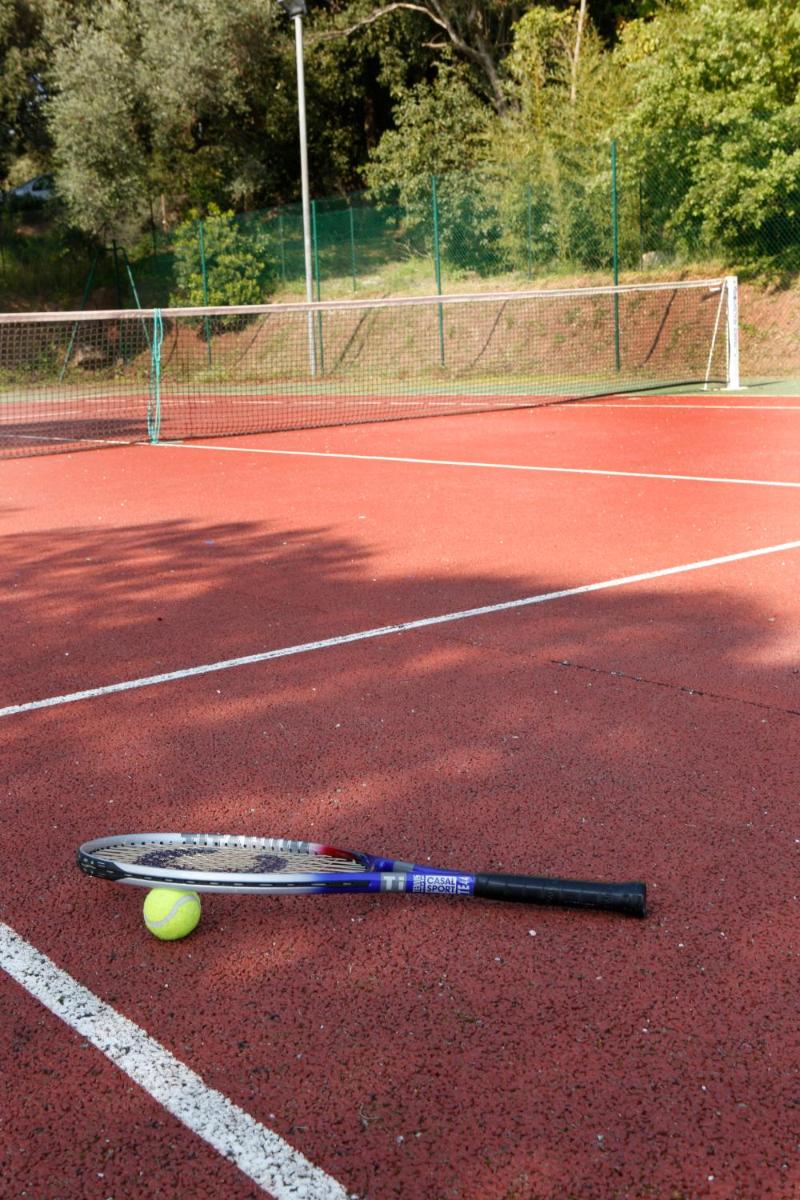 Tennis ou squash au sein de le complexe hôtelier ou à proximité