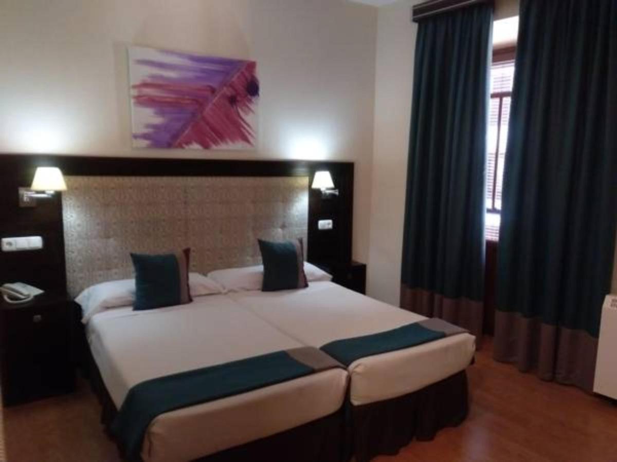 Cama o camas de una habitación en Hotel & Spa PLAZA Arriate