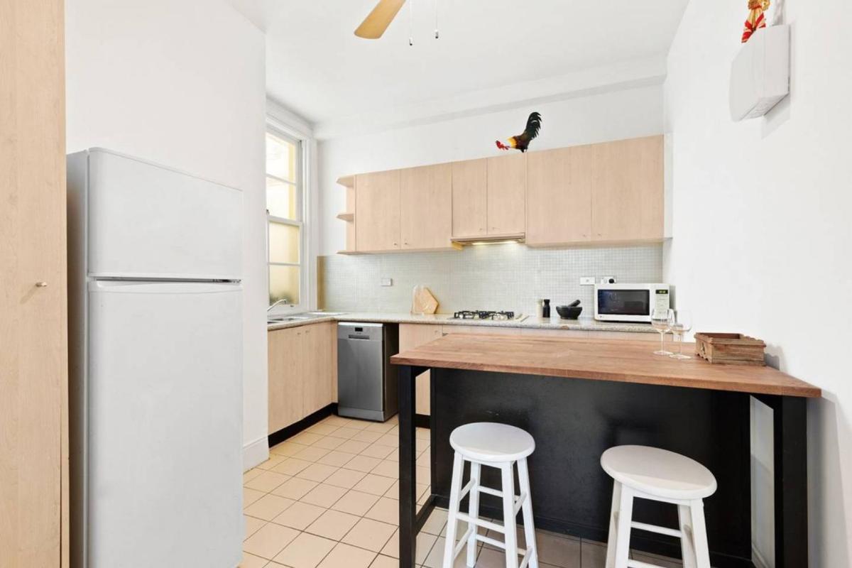 City Fringe Pad, short walk to great food! - Hizvo