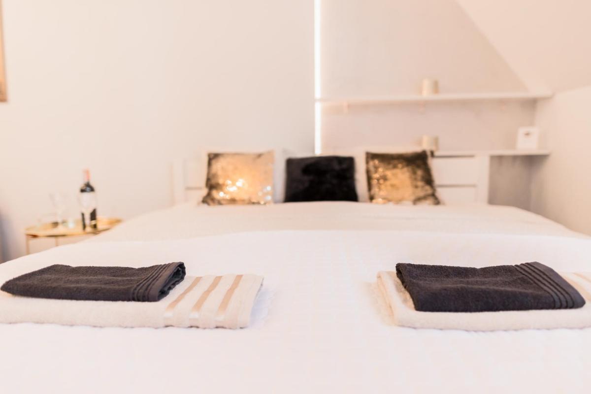 GoldenEye Apartment Center - Housity