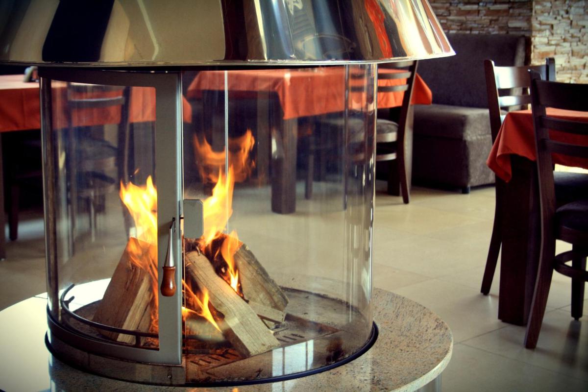 Family Hotel Komhotel - Housity