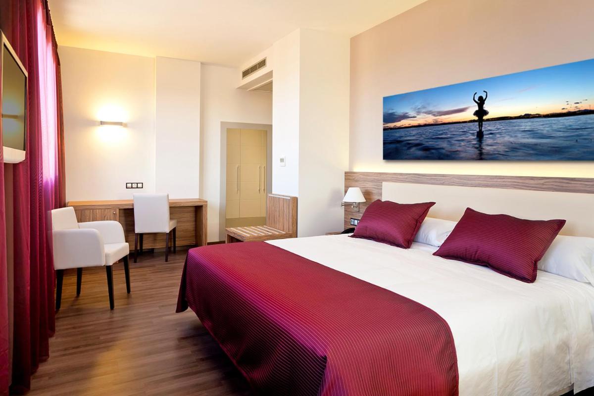 Cama o camas de una habitación en Dña Monse Hotel Spa & Golf