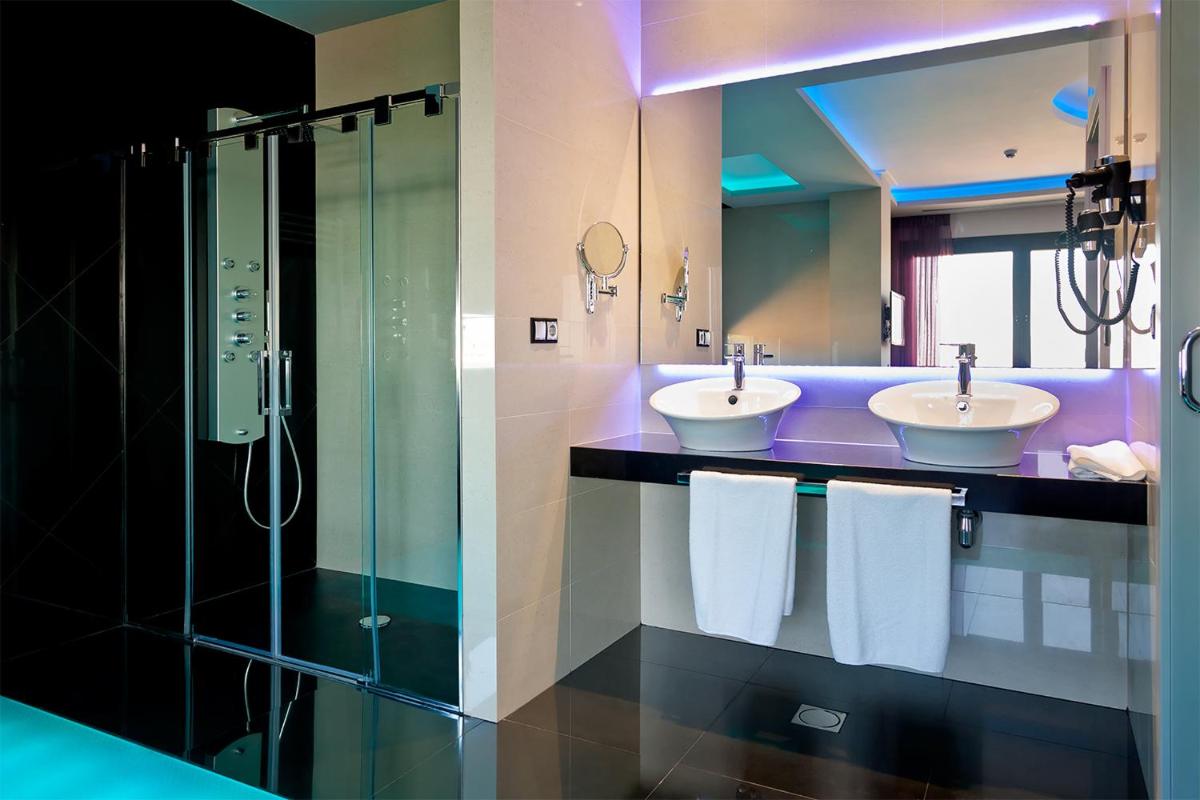 Un baño de Dña Monse Hotel Spa & Golf