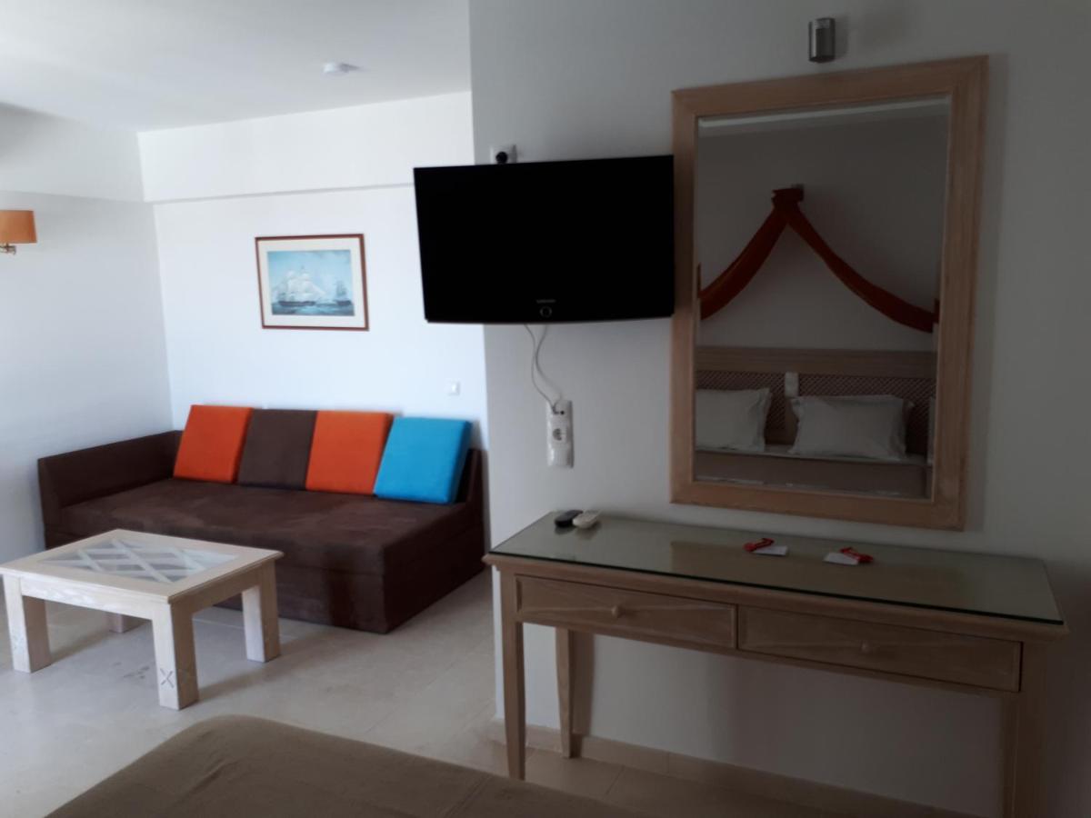 Uma televisão e/ou sistema de entretenimento em Hotel do Cerro