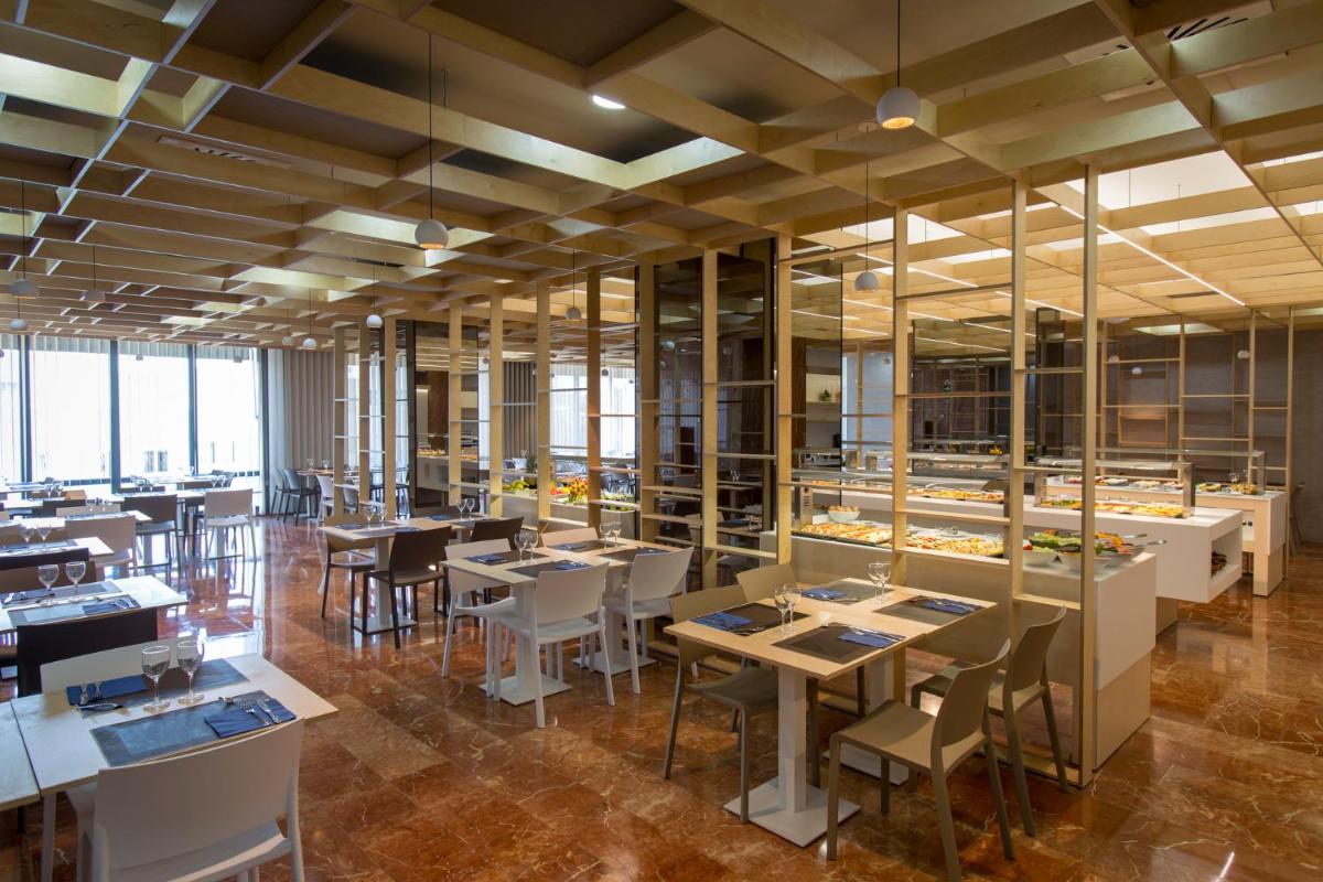 Un restaurante o sitio para comer en Hotel Olympia Valencia