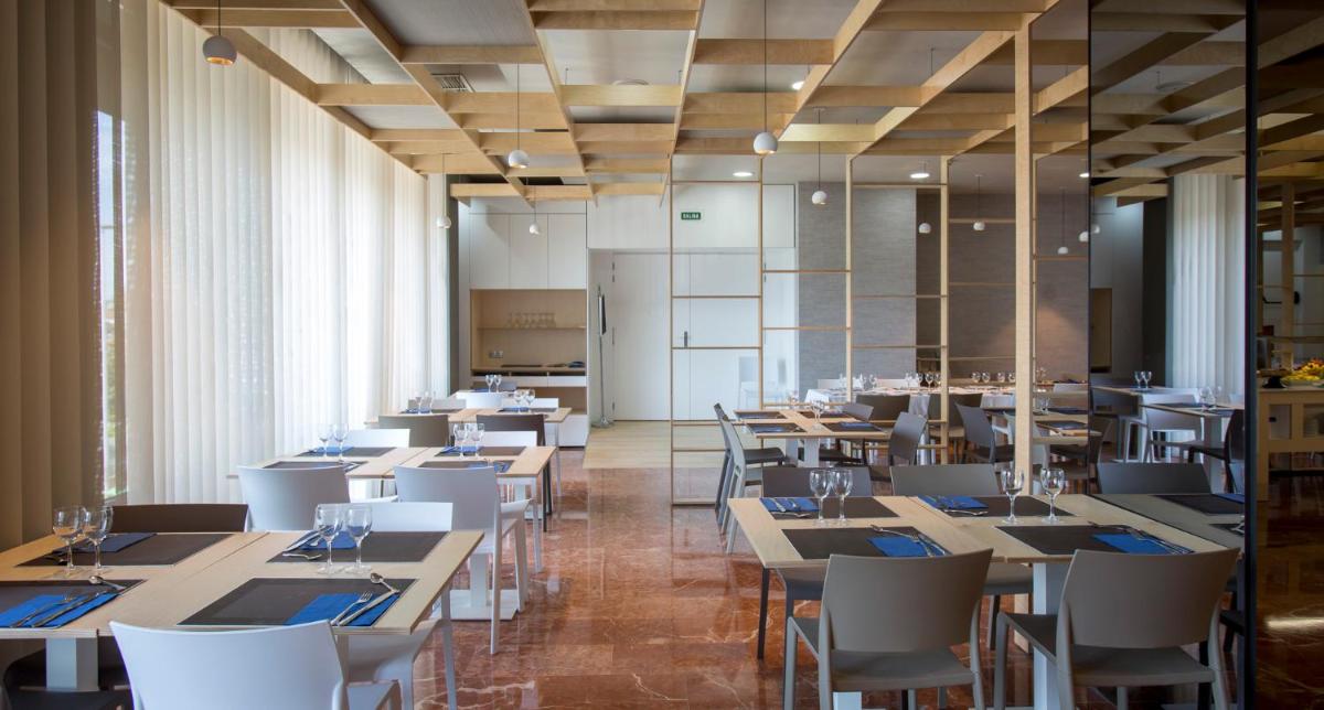 Un restaurante o sitio para comer en Hotel Olympia Valencia
