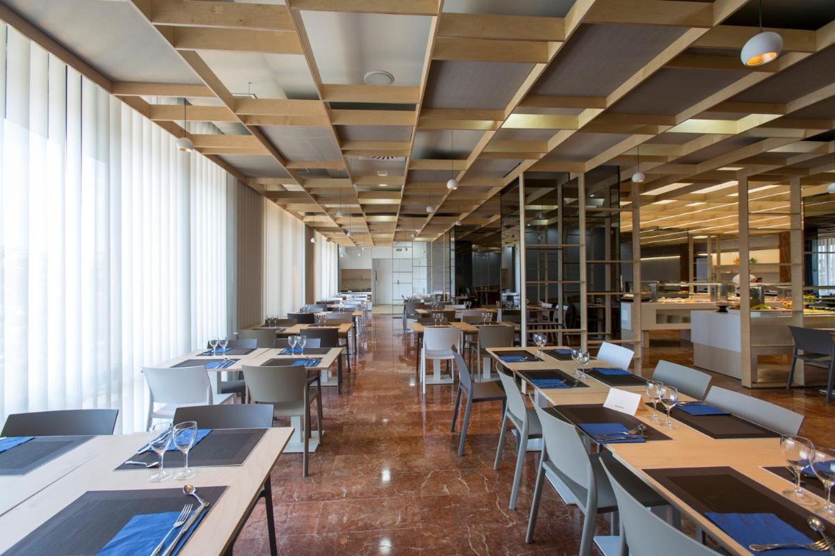 Un restaurante o sitio para comer en Hotel Olympia Valencia