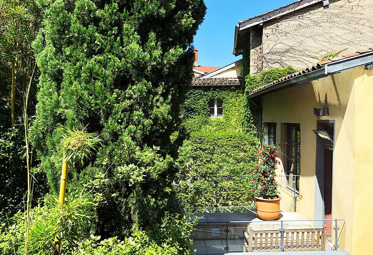 Jardin de l'établissement Cour des Loges Lyon, A Radisson Collection Hotel