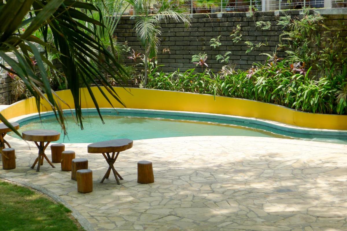 Beautiful Studio Suite with Pool - Short walk to Beach - Housity