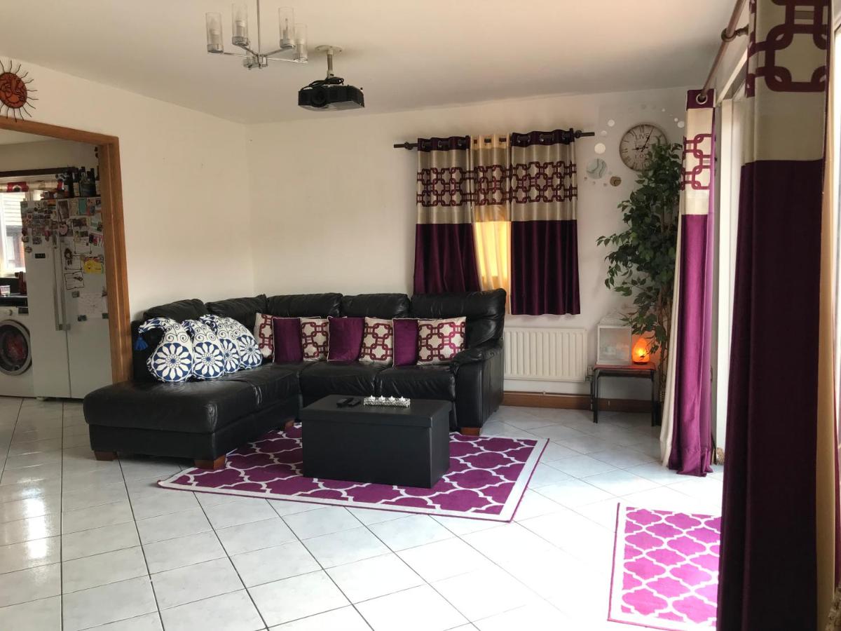 Spacious House 15min to Canary Wharf/O2/Excel/Central London - Housity