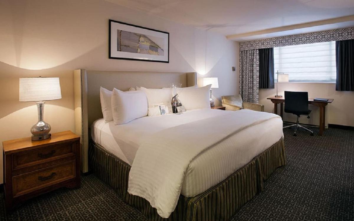 State Plaza Hotel - Housity