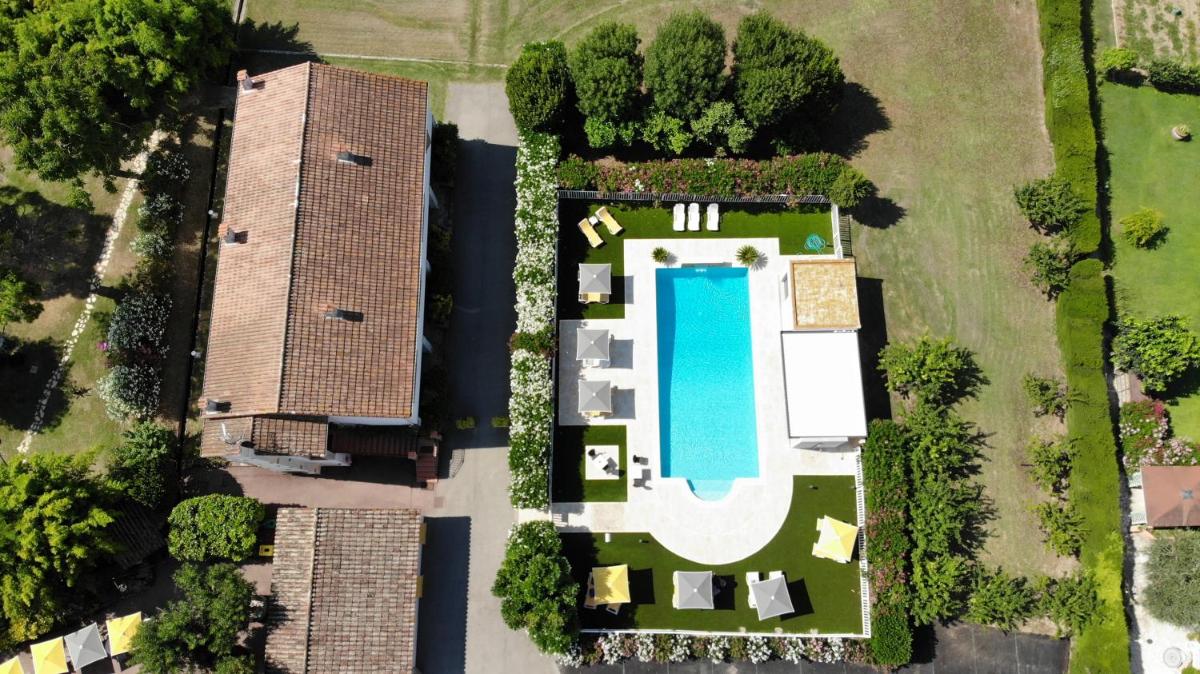 Hotel du Bosquet - Housity