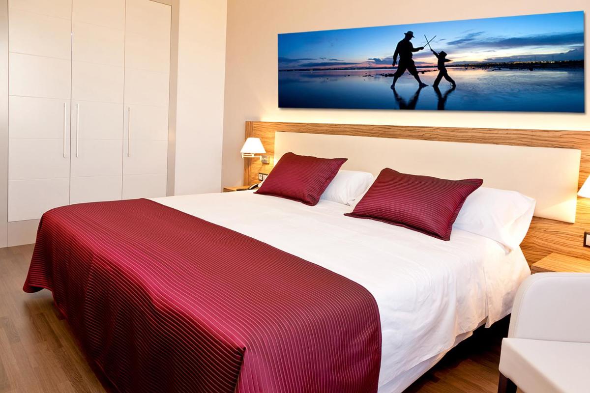 Cama o camas de una habitación en Dña Monse Hotel Spa & Golf