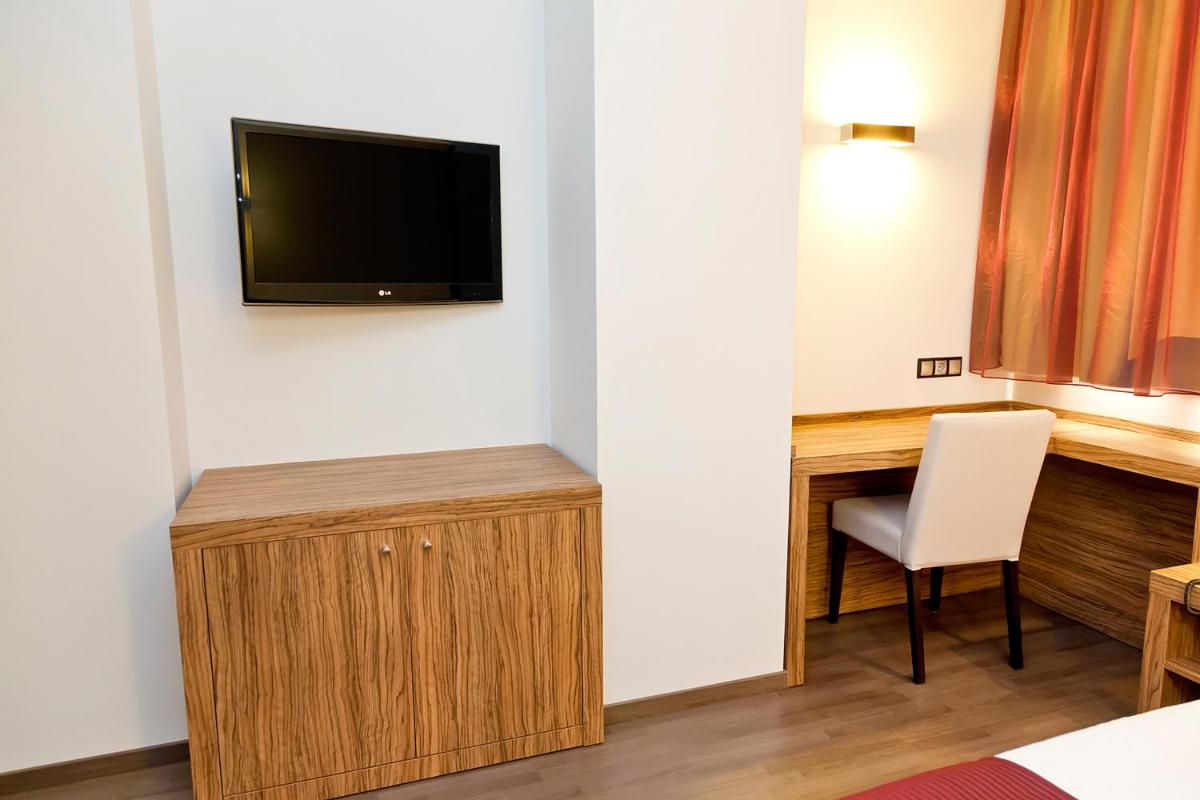 Una televisión o centro de entretenimiento en Dña Monse Hotel Spa & Golf
