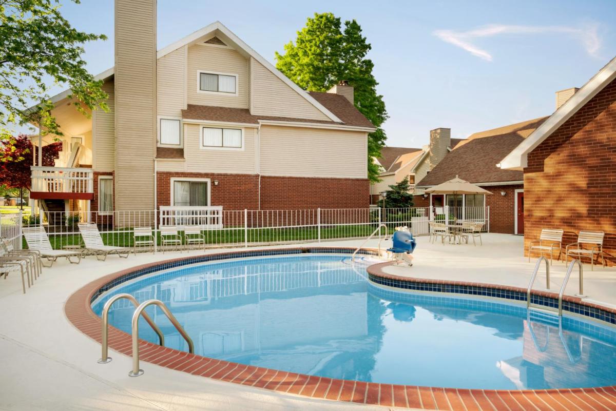 Hawthorn Suites by Wyndham Tinton Falls - Housity