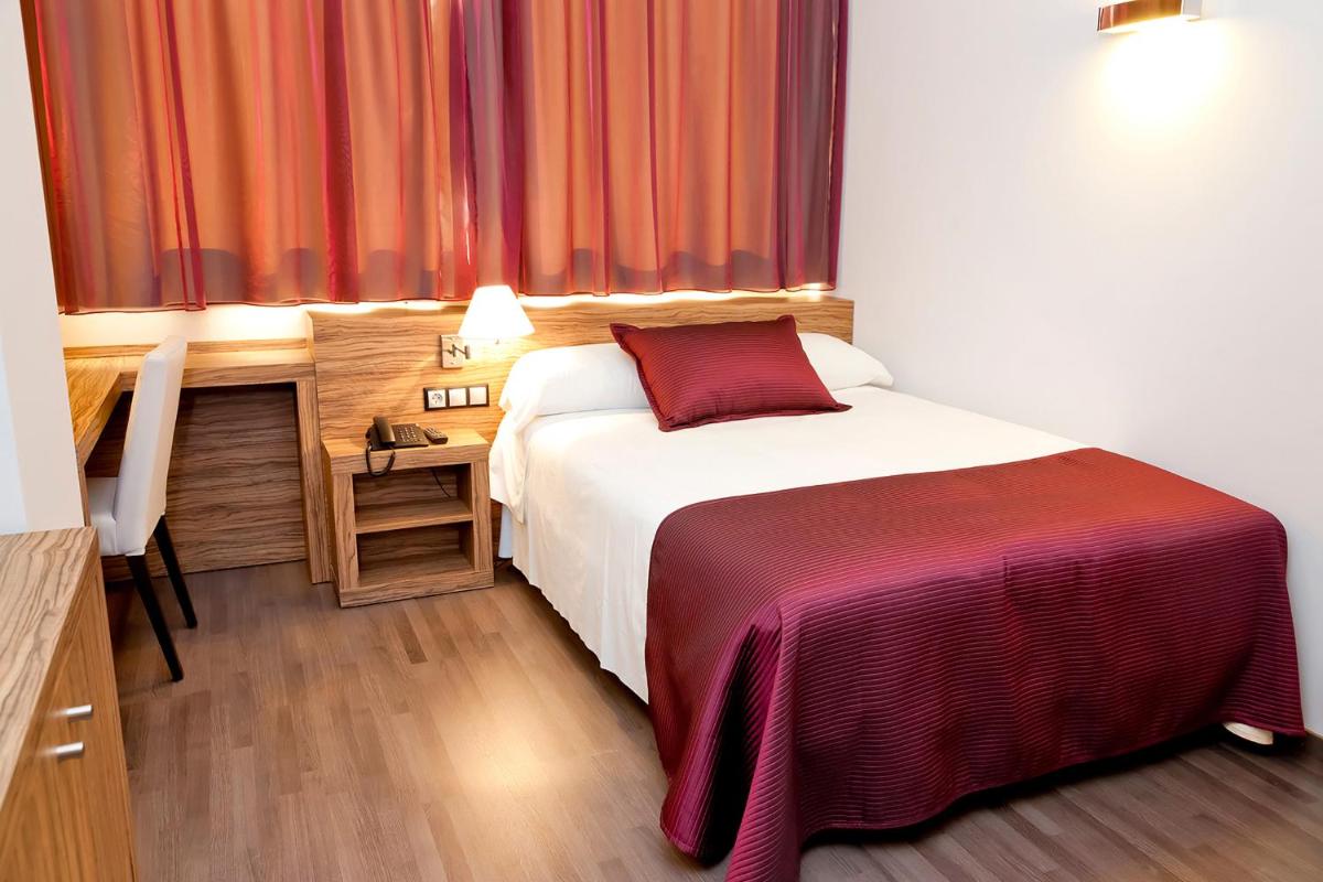 Cama o camas de una habitación en Dña Monse Hotel Spa & Golf