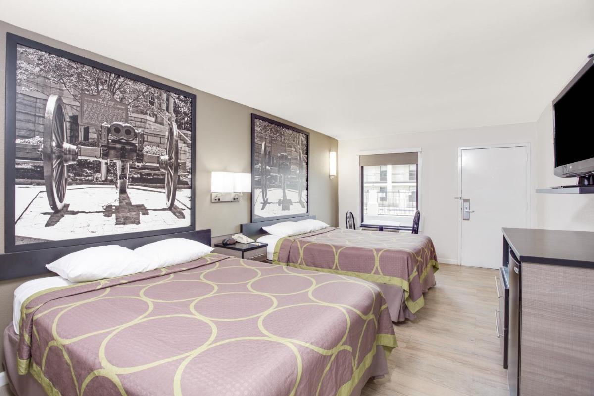 Super 8 by Wyndham Dalton - Housity