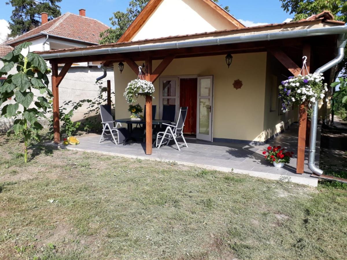 Favorite Vendégház - Housity