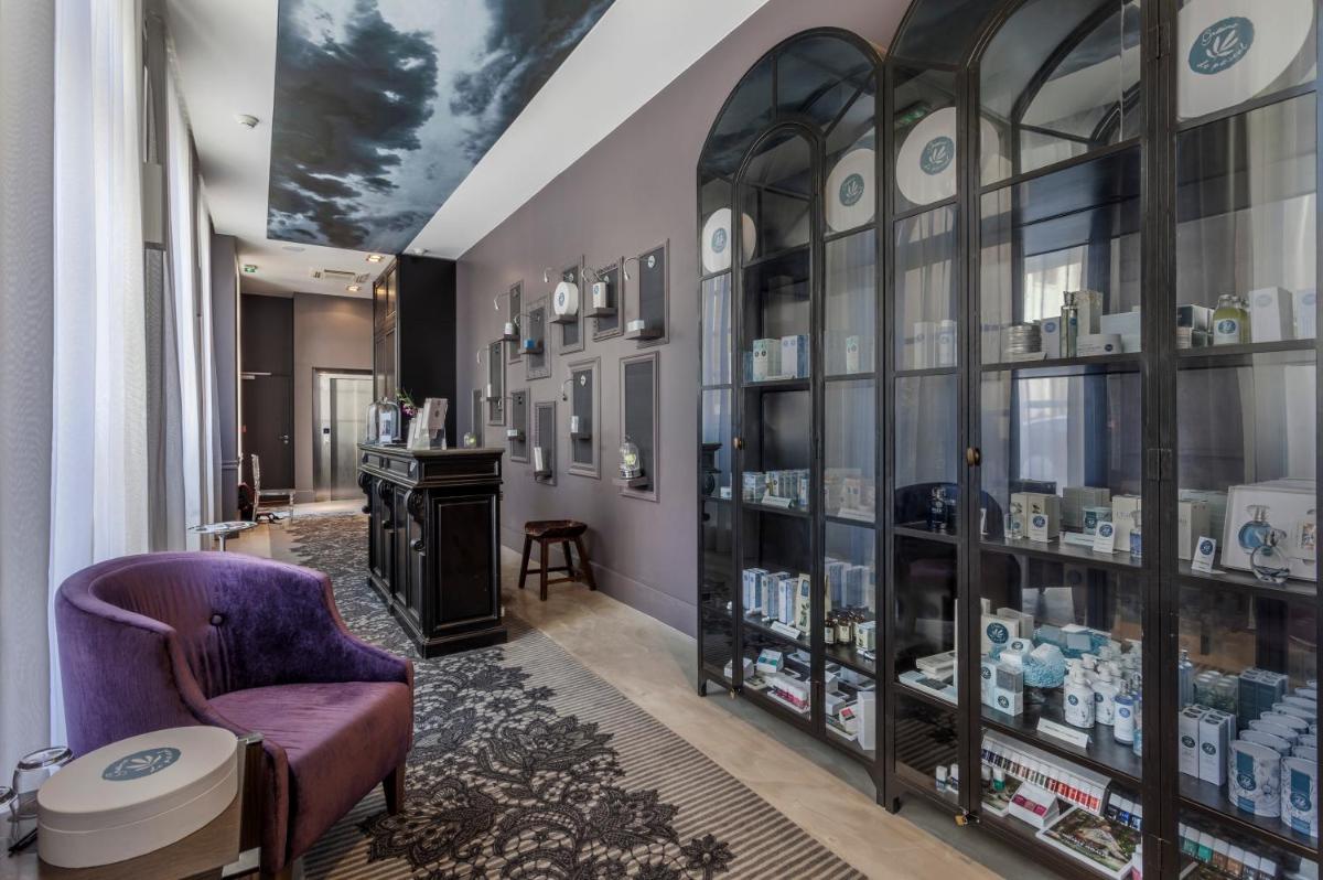 Coin salon dans l'établissement La Cour des Consuls Hotel & Spa Toulouse - MGallery Collection