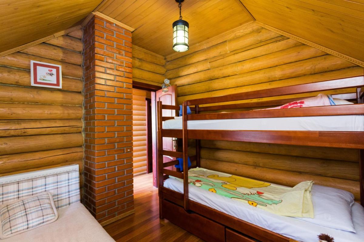 Gostynnyi dim Zatyshok - Housity