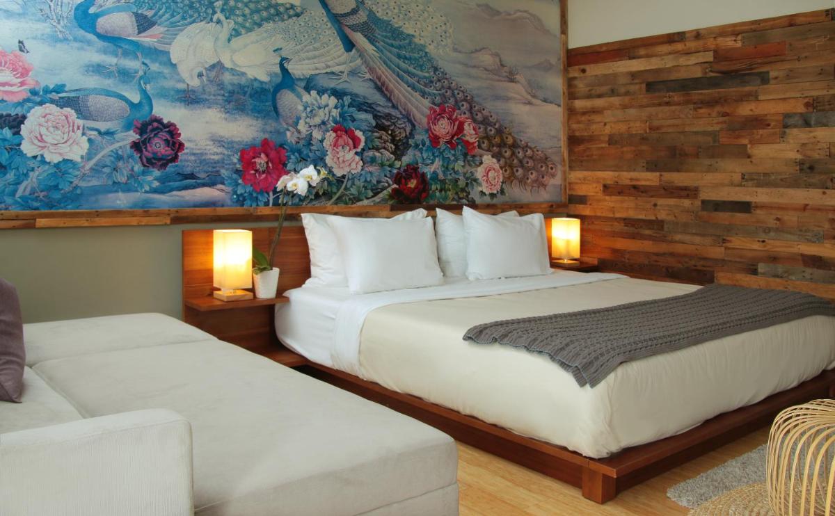 Inn at Moonlight Beach - Housity