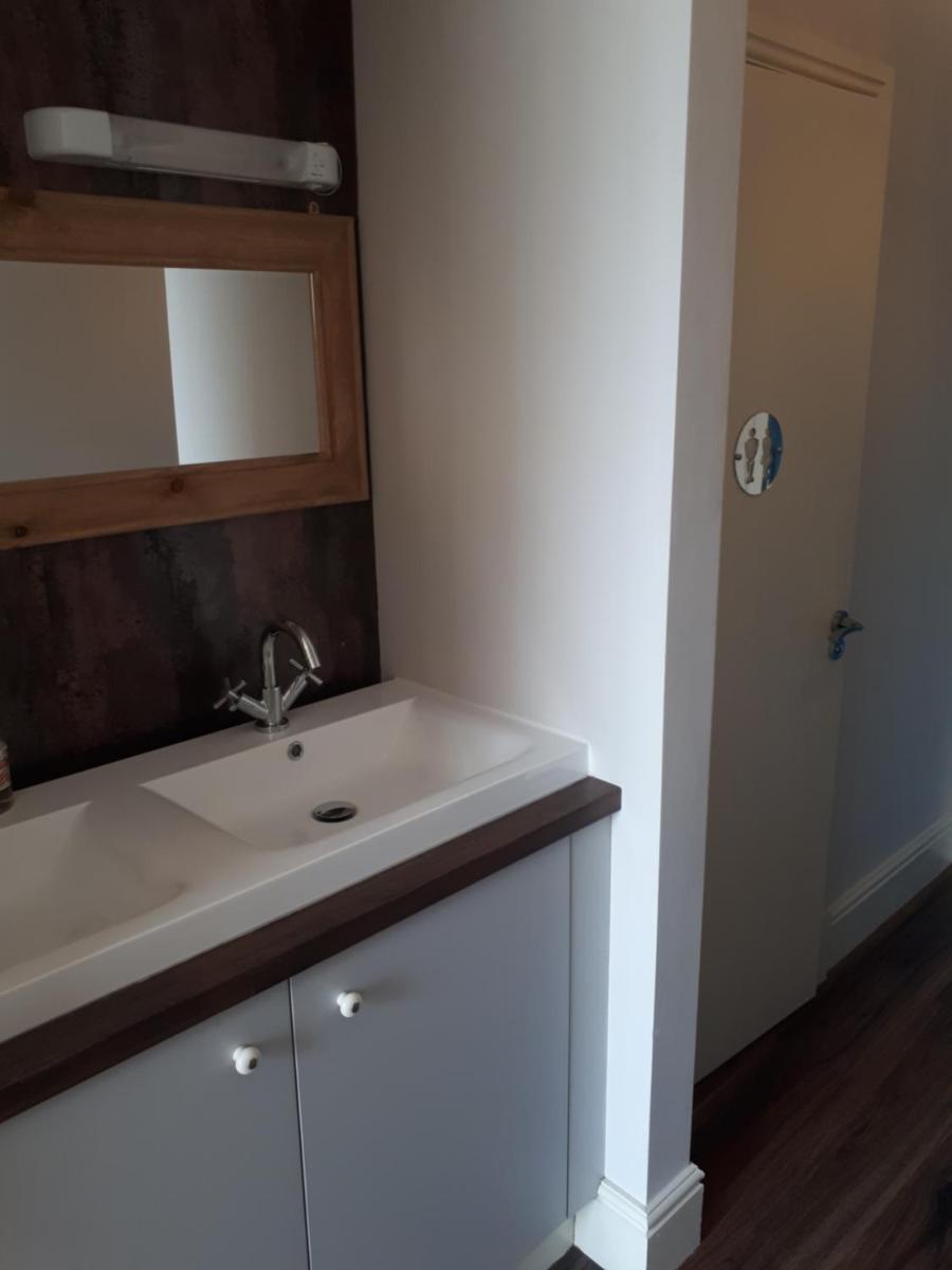 Ty Glyndwr Bunkhouse, Bar and cafe - Housity