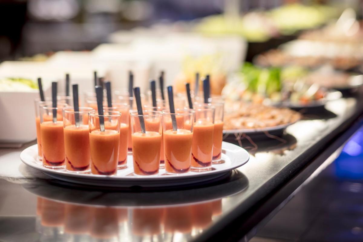 Comida en o cerca de este hotel