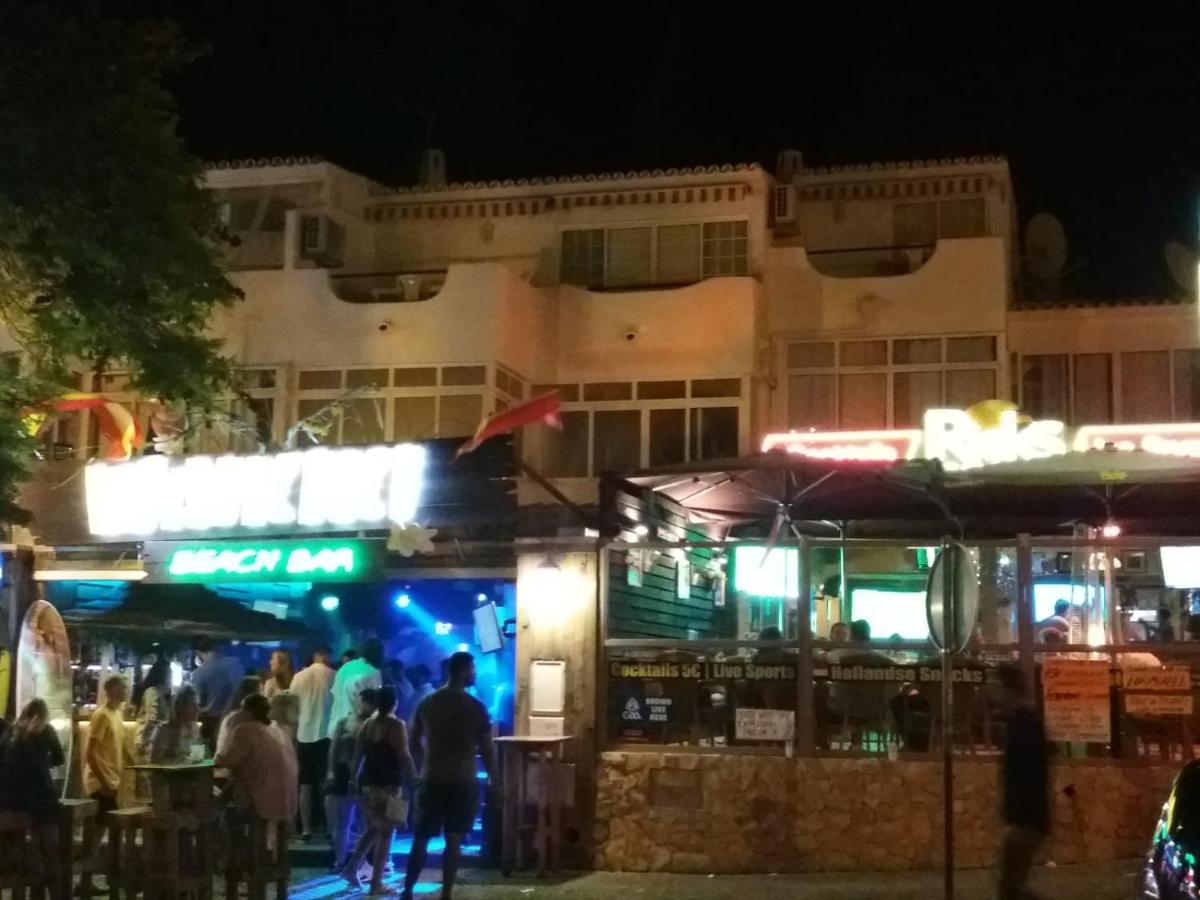 Beach Oura and Bars - Housity