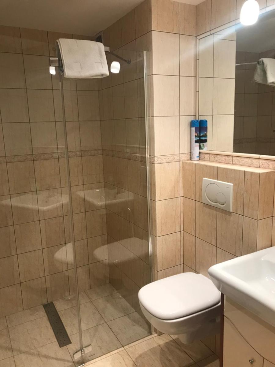 Gościniec Boruja - Housity