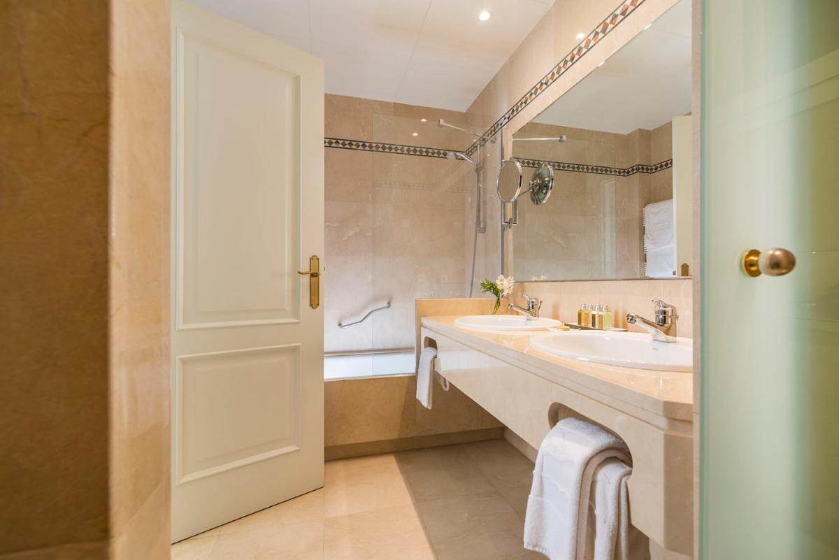 Un baño de Hotel Santa Marta