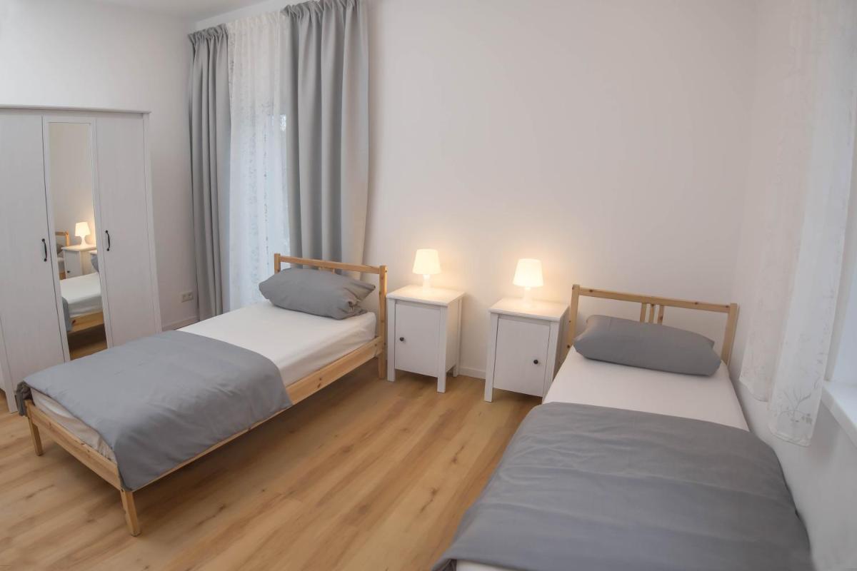 Ferienwohnung und Zimmer Römerberg-Speyer - Housity