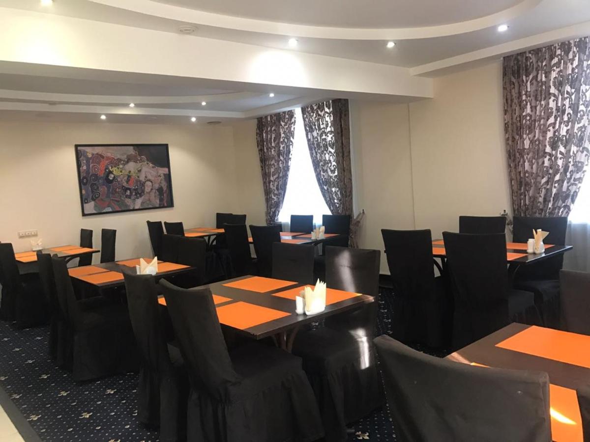 Moscow Holiday Hotel - Housity