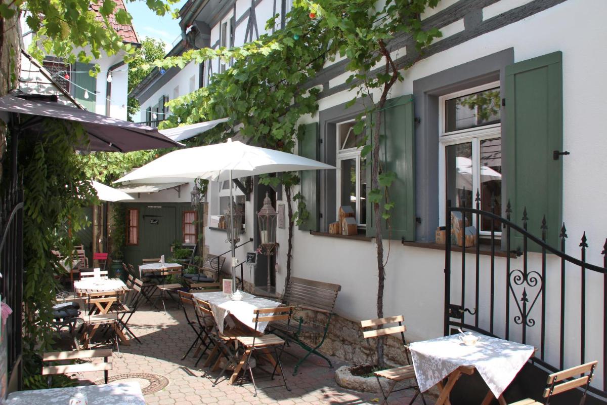 Weinhotel Oechsle & Brix - Housity