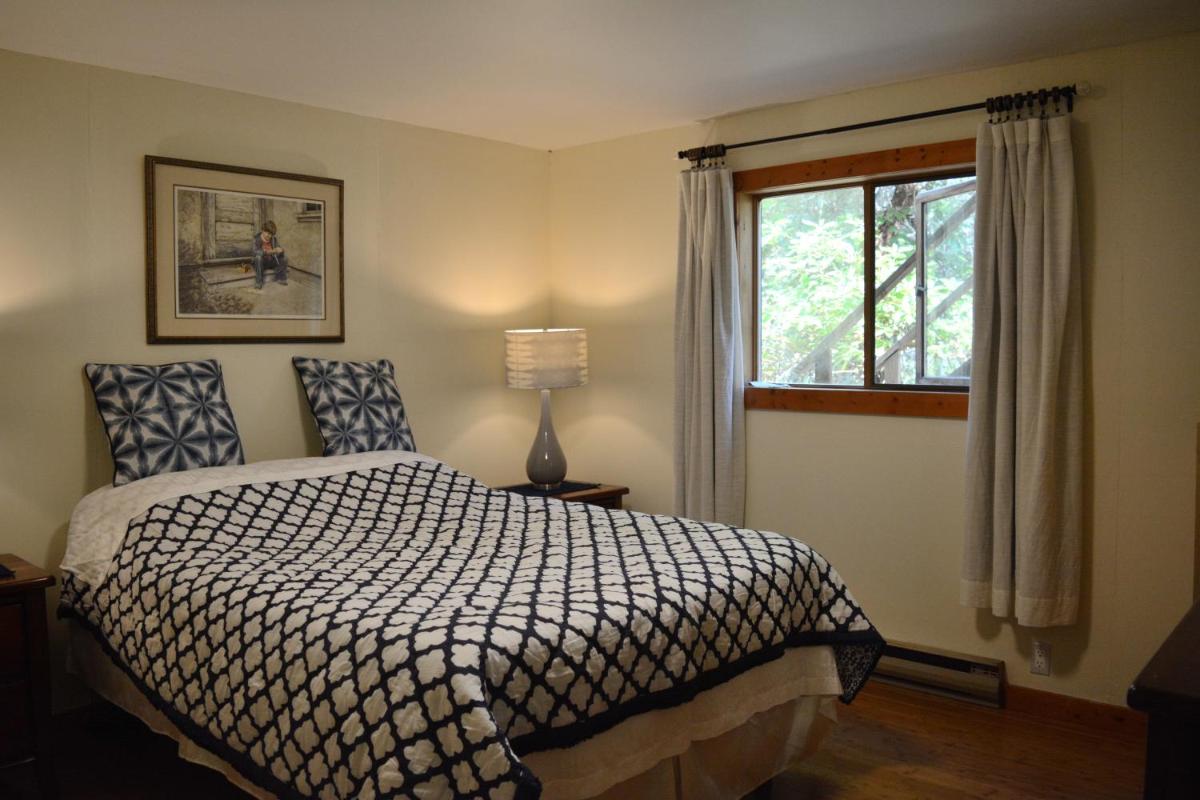 Gabriola Central B&B - Housity