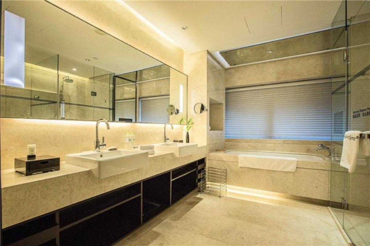 Howard Johnson IFC Plaza Ningbo - Hizvo