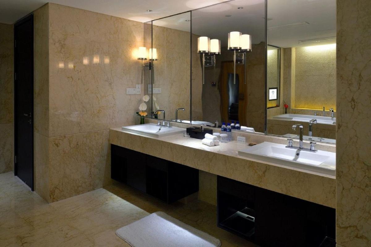 Howard Johnson IFC Plaza Ningbo - Housity
