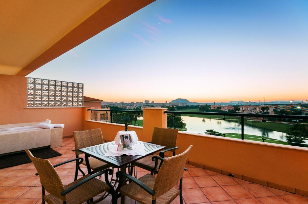Un balcón o terraza de Hotel Alicante Golf