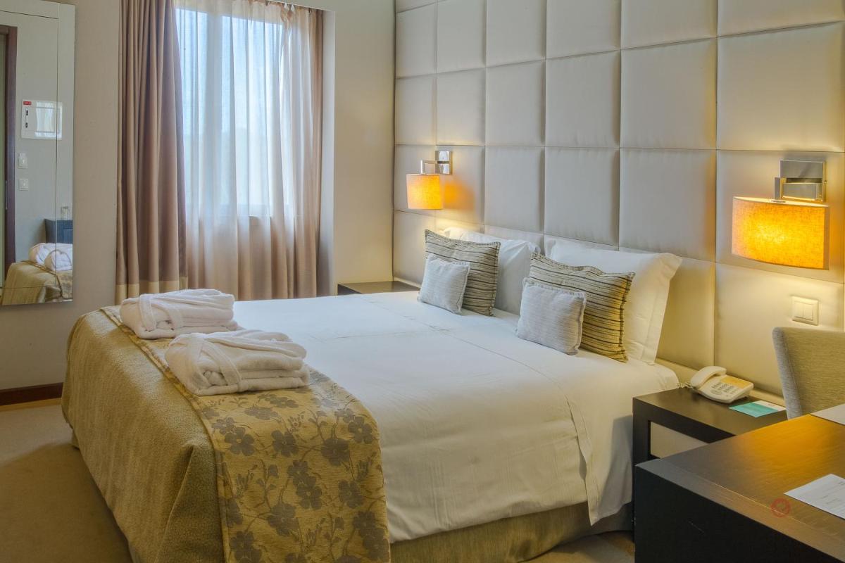 Uma cama ou camas num quarto em Your Hotel & Spa Alcobaça