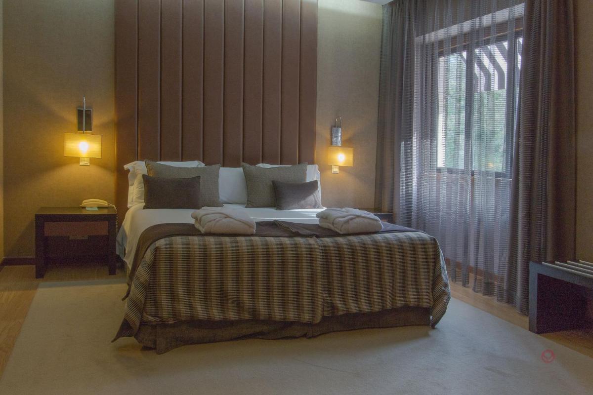 Uma cama ou camas num quarto em Your Hotel & Spa Alcobaça
