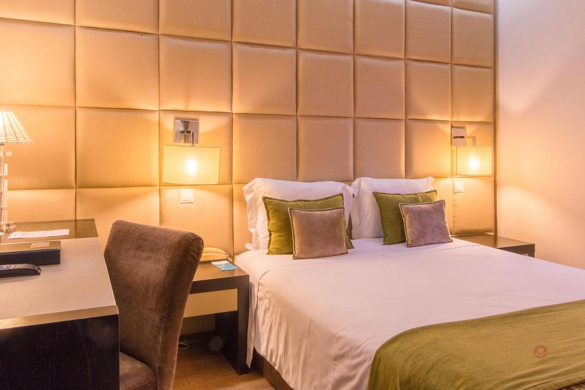 Uma cama ou camas num quarto em Your Hotel & Spa Alcobaça