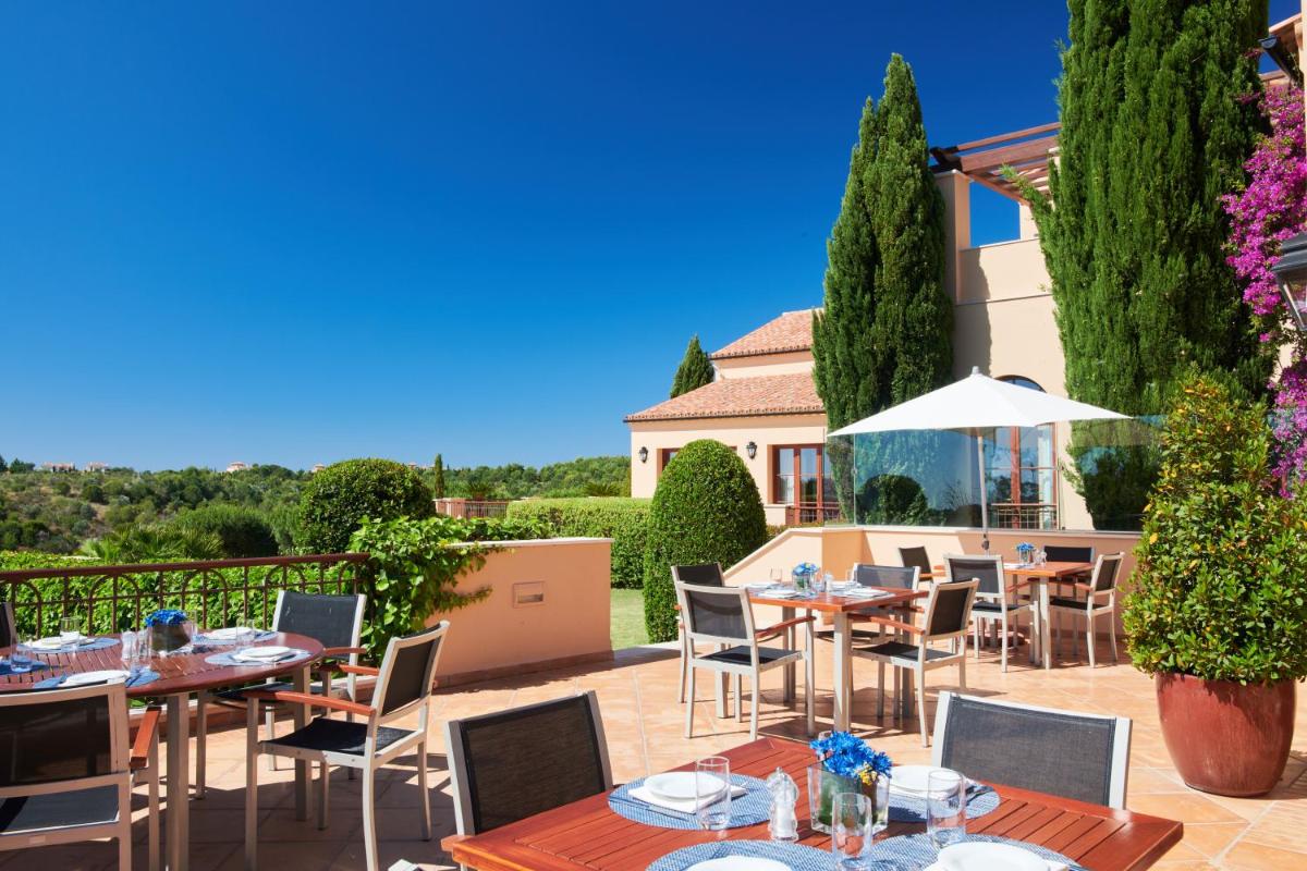 Um restaurante ou outro lugar para comer em Monte Rei Golf & Country Club