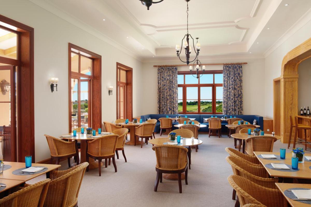 Um restaurante ou outro lugar para comer em Monte Rei Golf & Country Club
