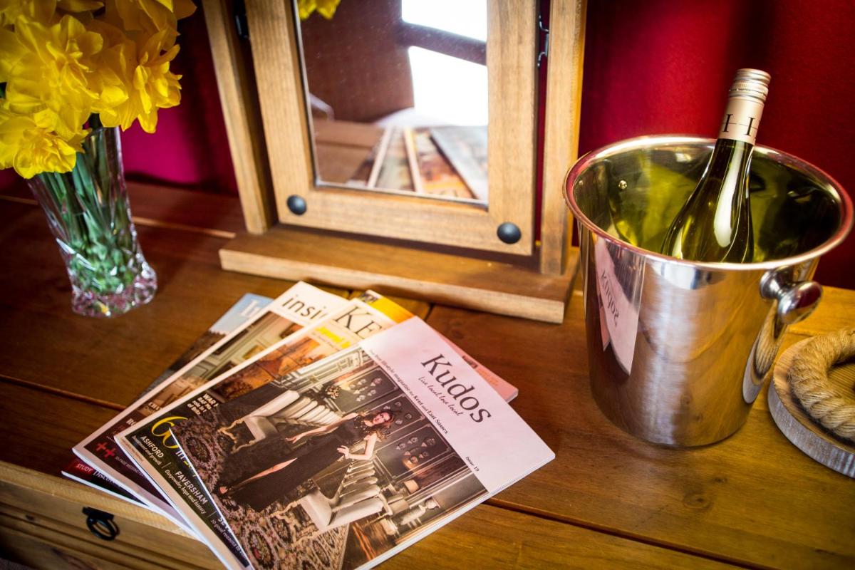 Leeds Castle Knights Glamping - Housity