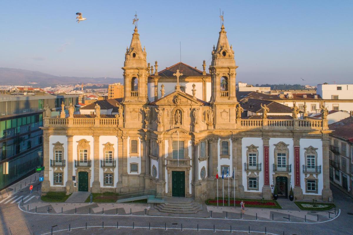 O edifício onde o hotel está situado