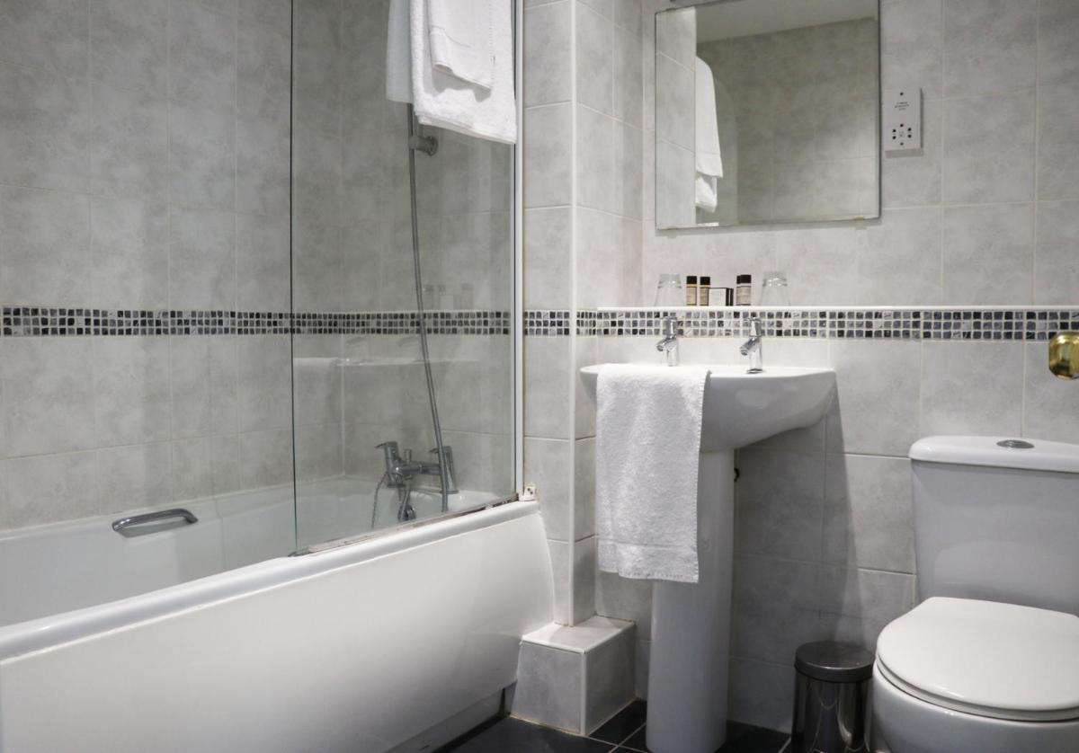 The Lion Hotel - Housity