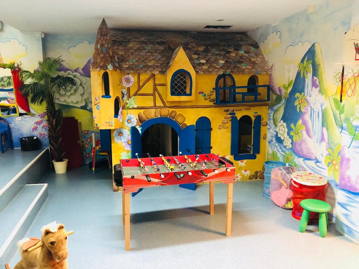 Club infantil en Regency Torviscas Apartments and Suites