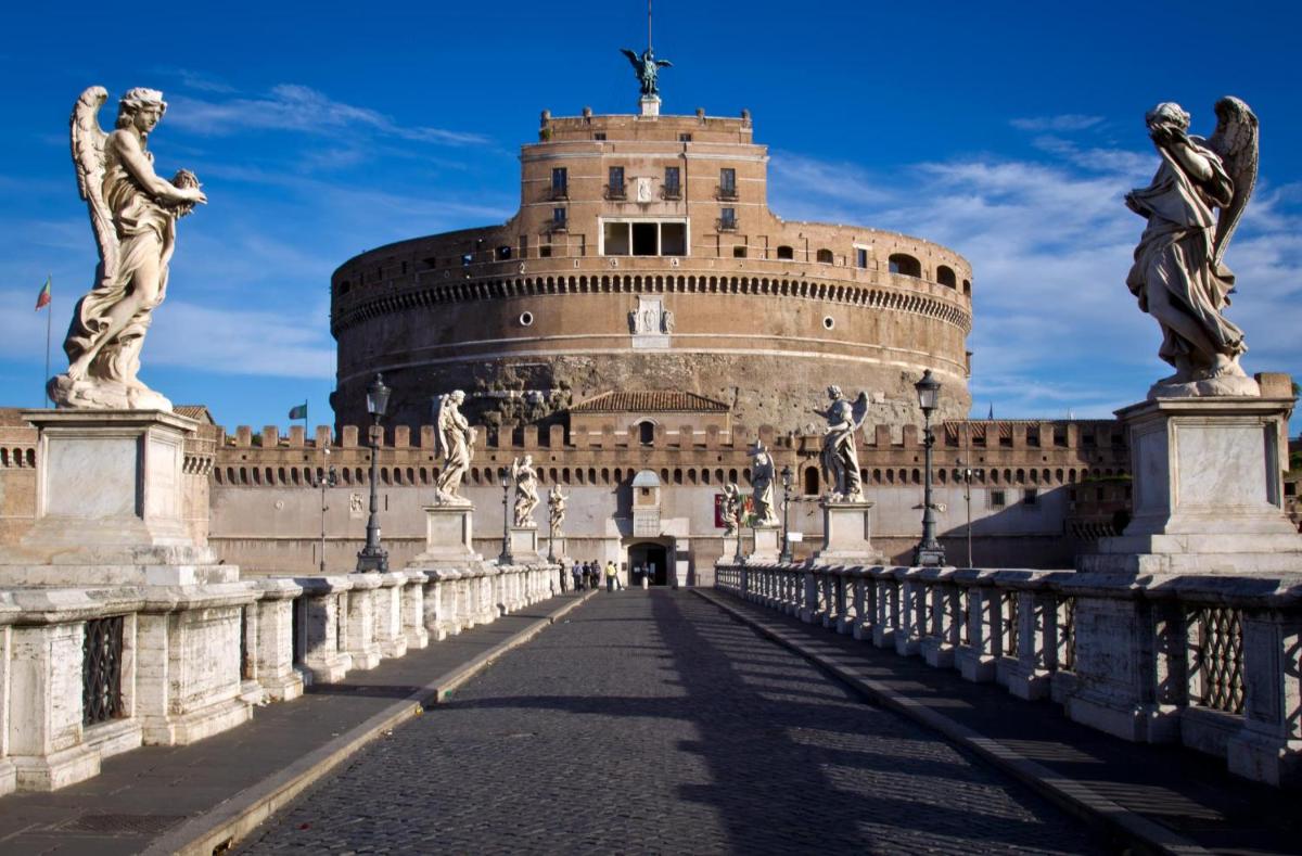 NAVONA & CASTEL SANT'ANGELO WHOLE HOLIDAY APARTMENT da PAMINO & PRISCILLA - Housity