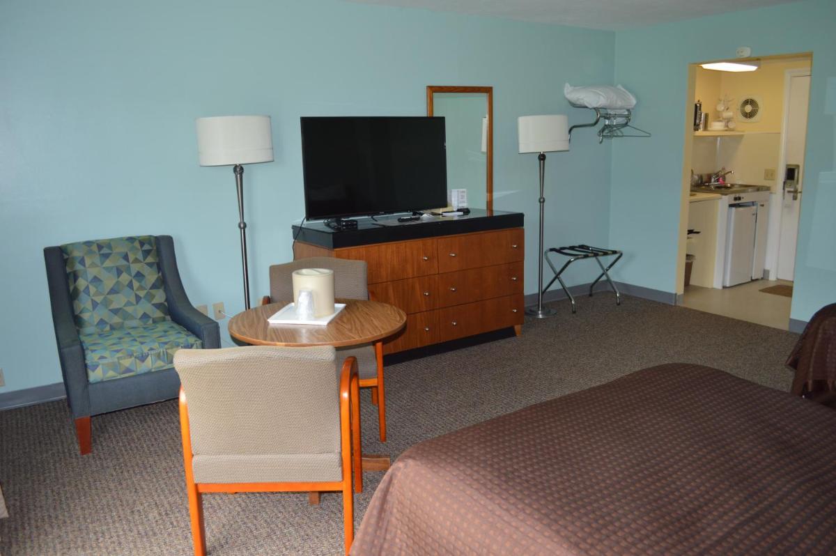 Copper Lantern Motor Lodge - Housity