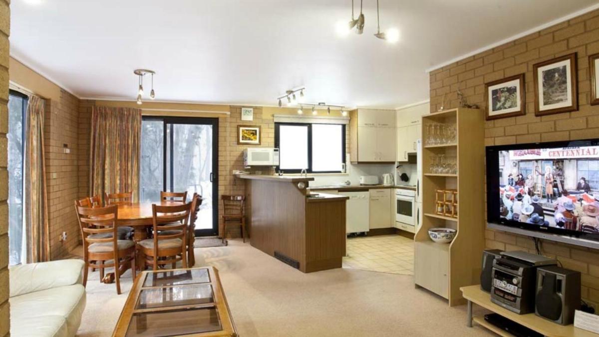 St Trinian's 3a - Housity